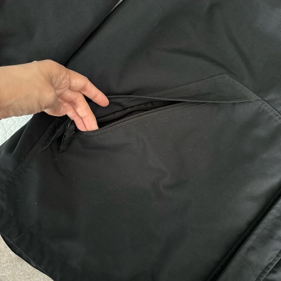 Carhartt Black Weather-Resistant Minimalist Design - Picture 8 of 16